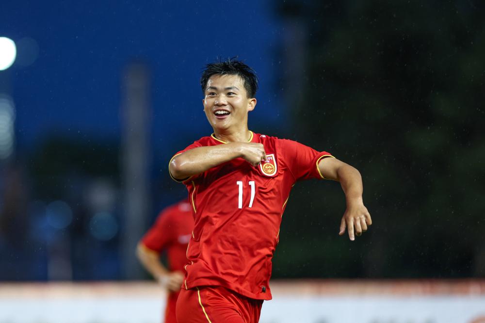 张外龙：向余望是中国足球未来的重要资源，我曾帮他重建信心